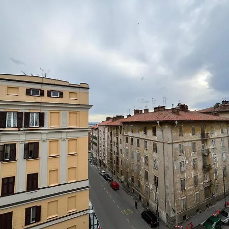 Sweet Suite, Per 2 Persone A Apartment Trieste